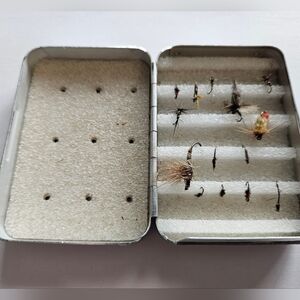 Perrine #67 Vtg Fly Box w/ Assortment of Very Small Flies Alpine Fishing Fish